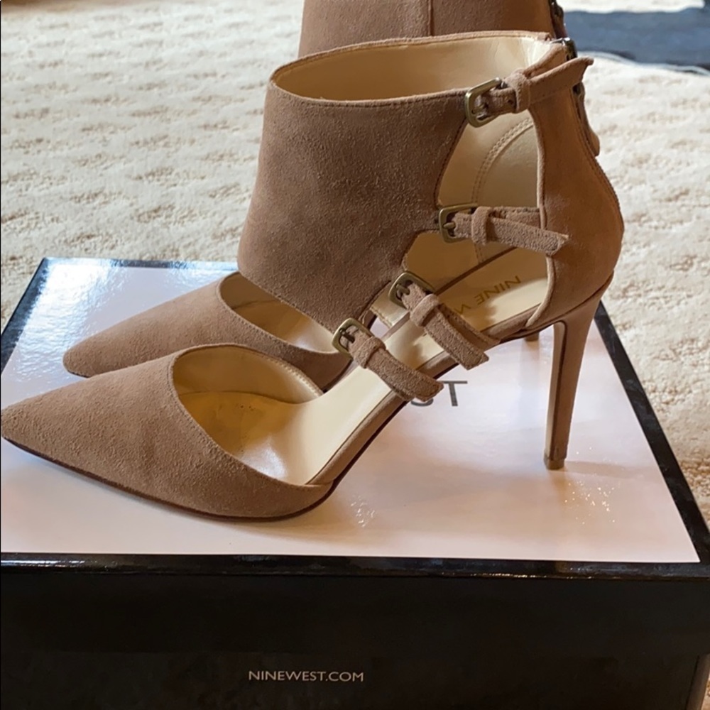 FINAL PRICE REDUCTION Nine West beige suede heels - Picture 5 of 9